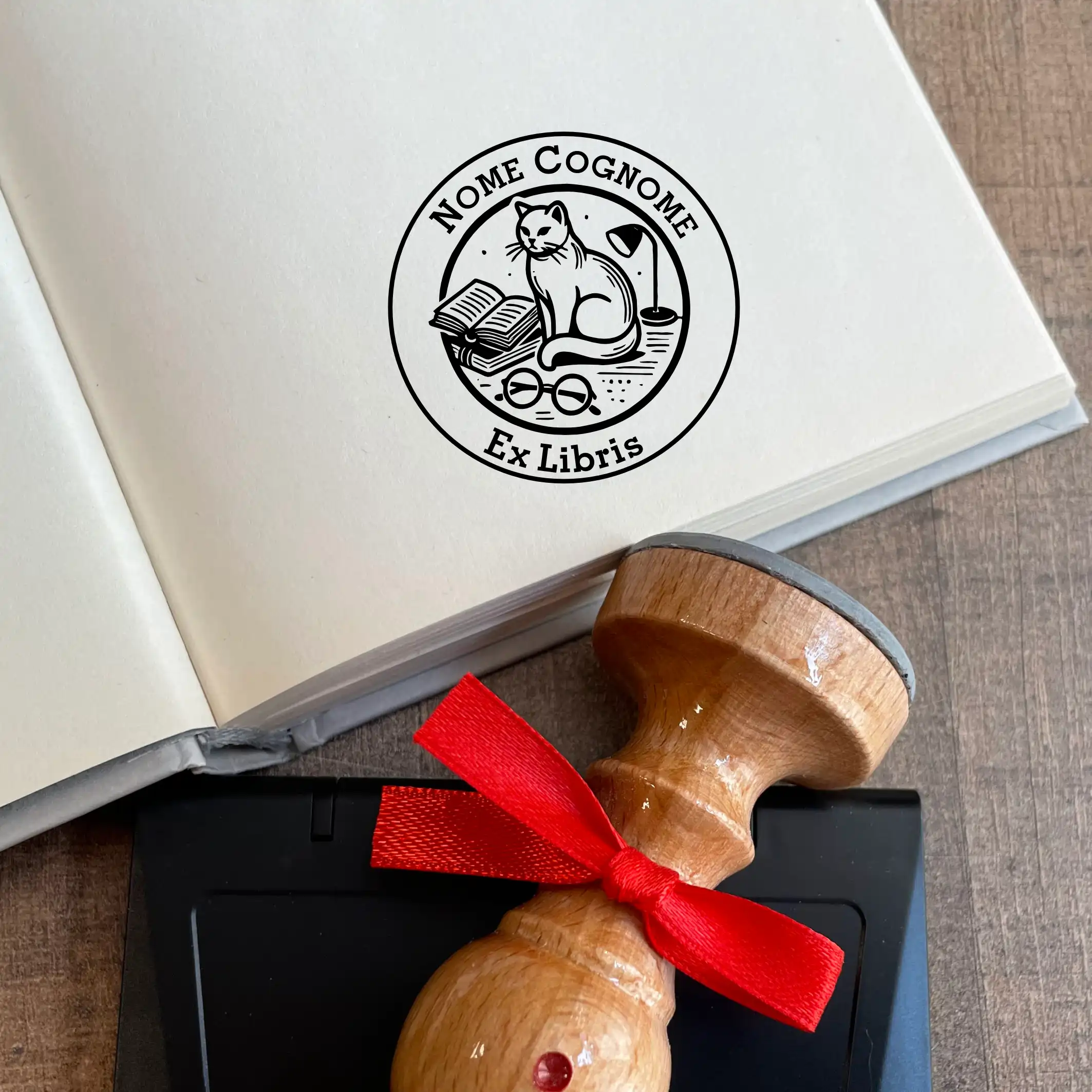 Timbro Ex Libris Gatto con occhiali - d. 40 mm